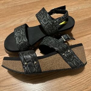 Volatile Kitana Wedge Sandals in Black Metallic
Python Snake- size 9